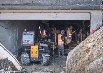 Bohren direkt unter befahrener Straße